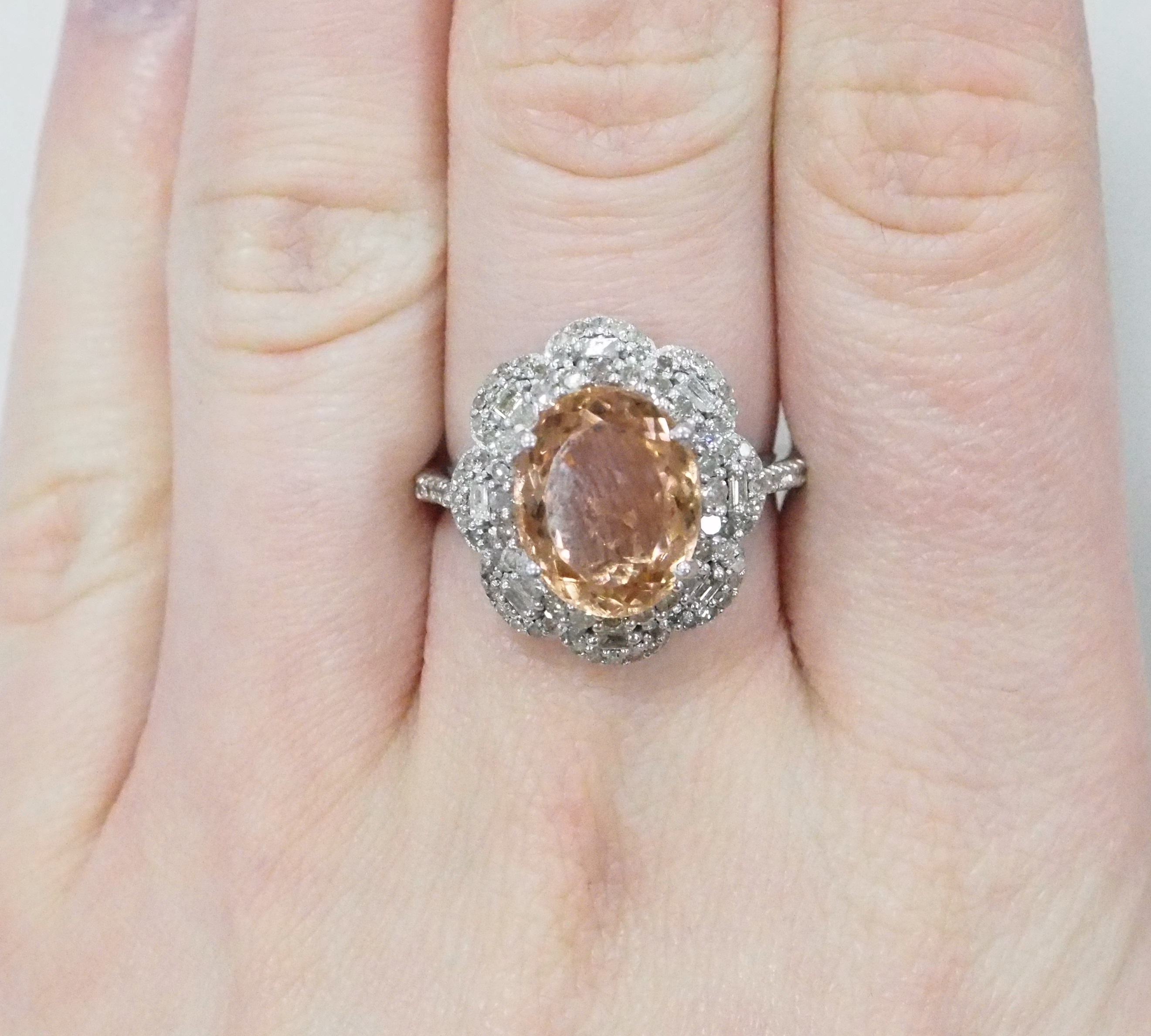 Серебряное кольцо 925 пробы; вставки 1 Турмалин цв. 4,75ct; 92 Бр.Кр-17 0,90ct 2/4;8 Бр.Бп-25 0,14ct 6/6;